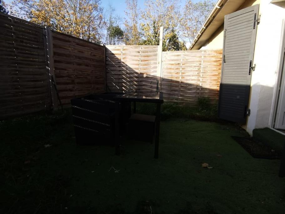 Ferienwohnung N1 F2 40M2 Avec Petit Jardin Hérouville-Saint-Clair Exterior foto